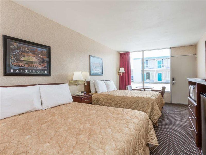 Hotel Ramada Greenwich Exterior foto